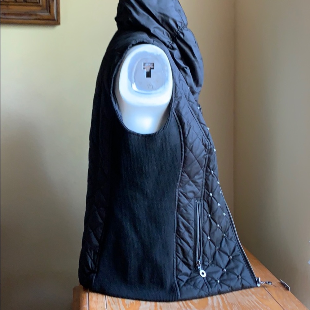 Puffy vest with silver stud detail and high collar - Picture 5 of 6